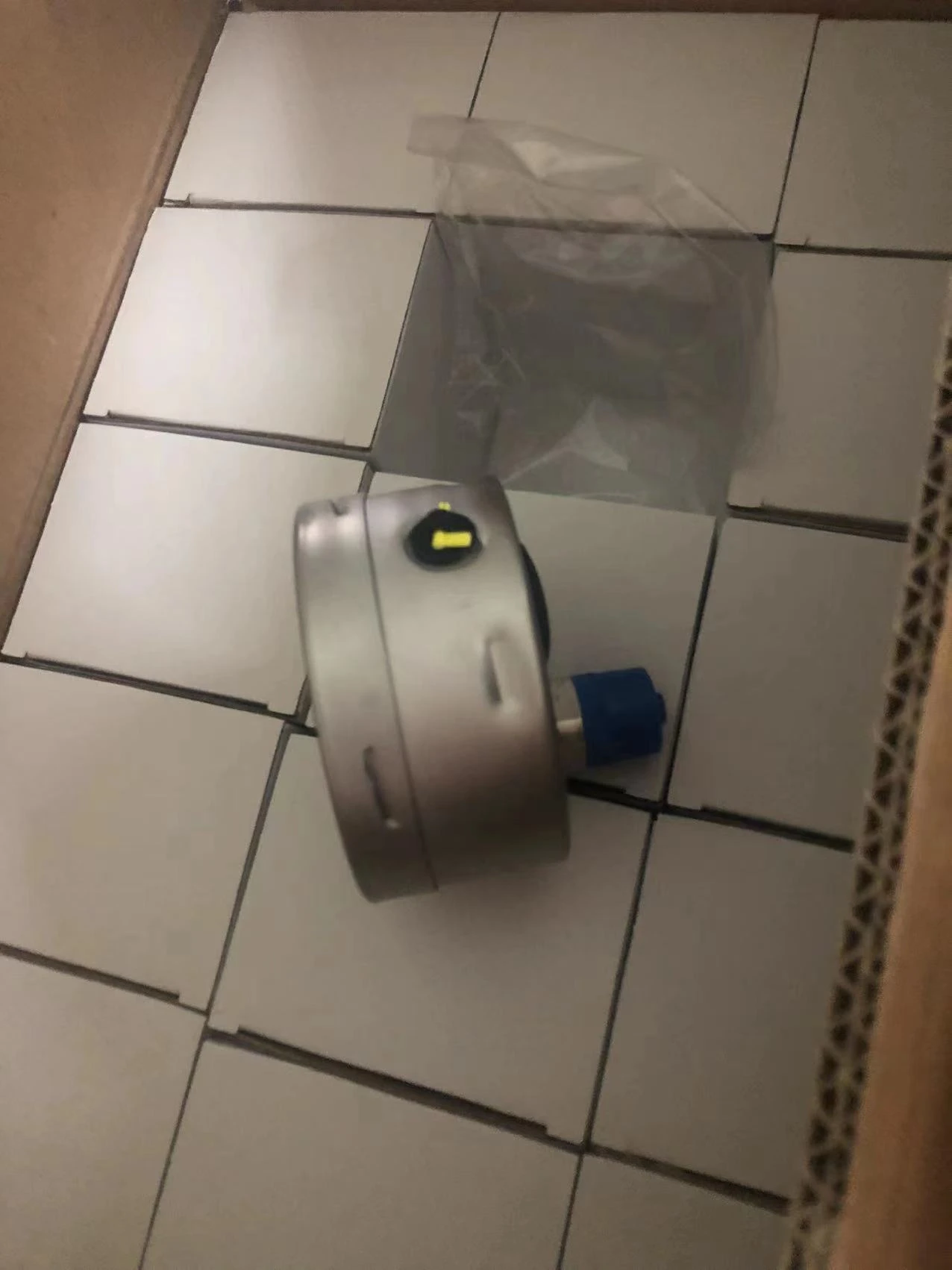 Axiel pressure gauge Axiel pressure gauge